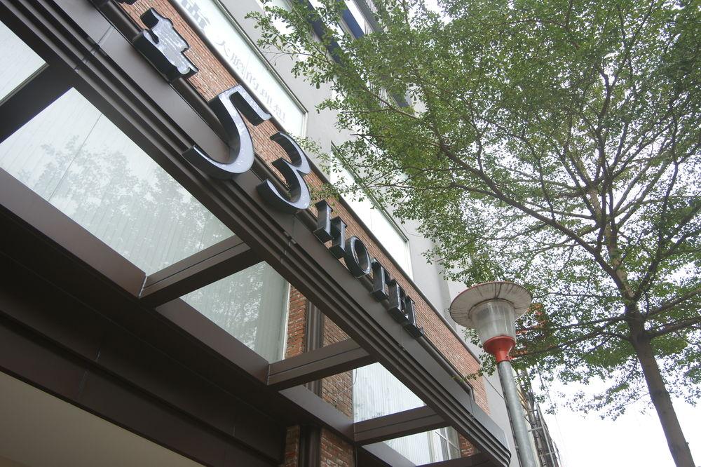 53 Hotel Taichung Exterior photo