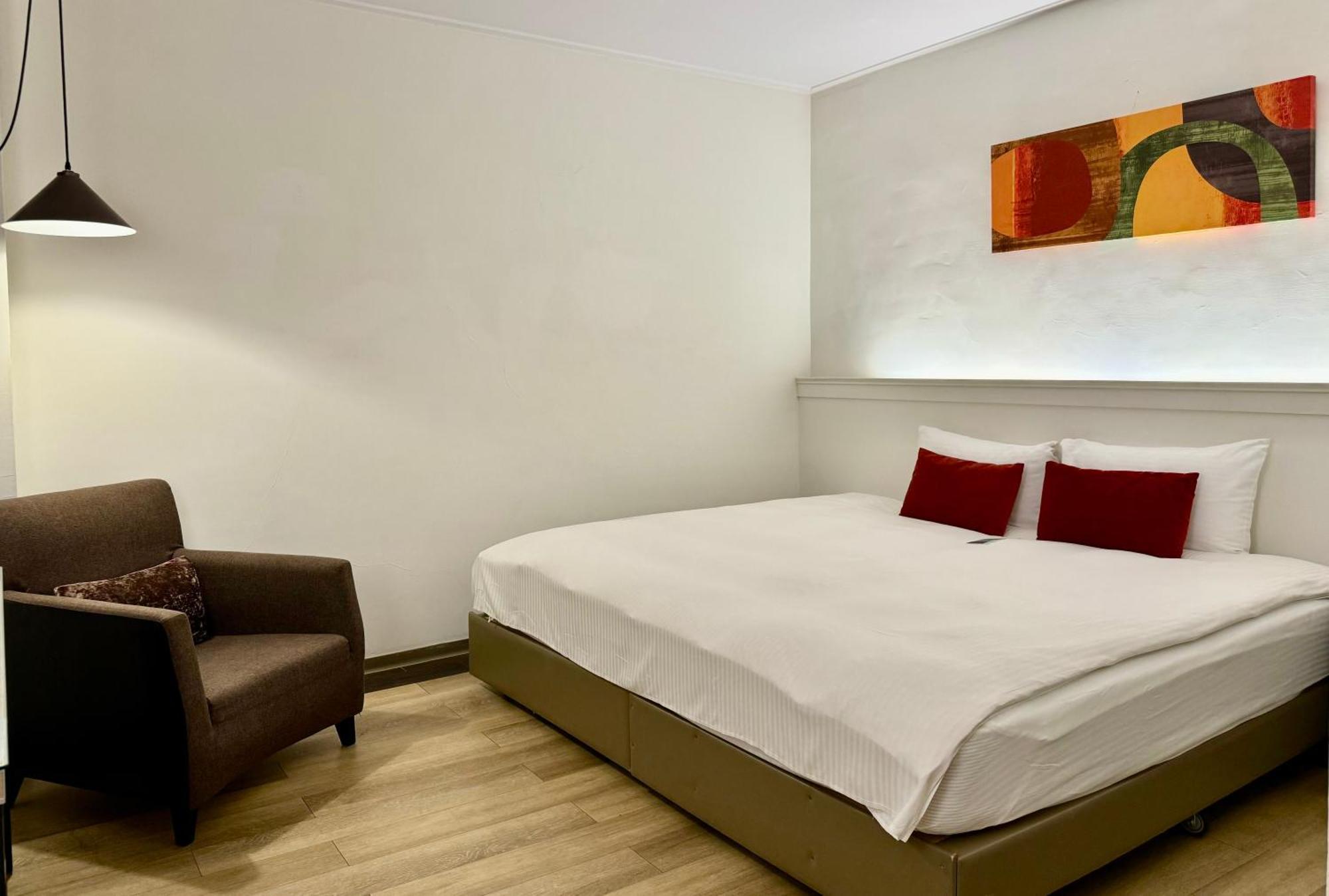 53 Hotel Taichung Exterior photo