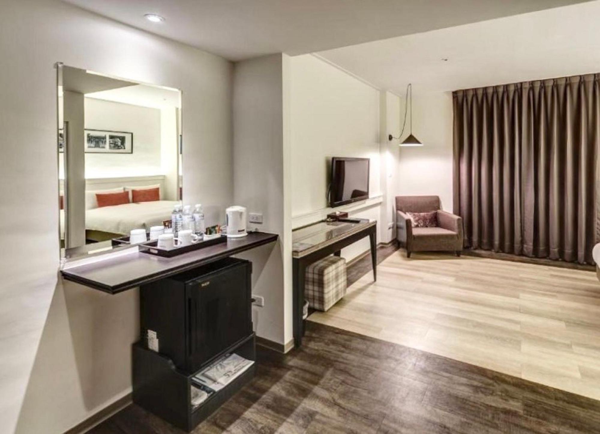 53 Hotel Taichung Exterior photo