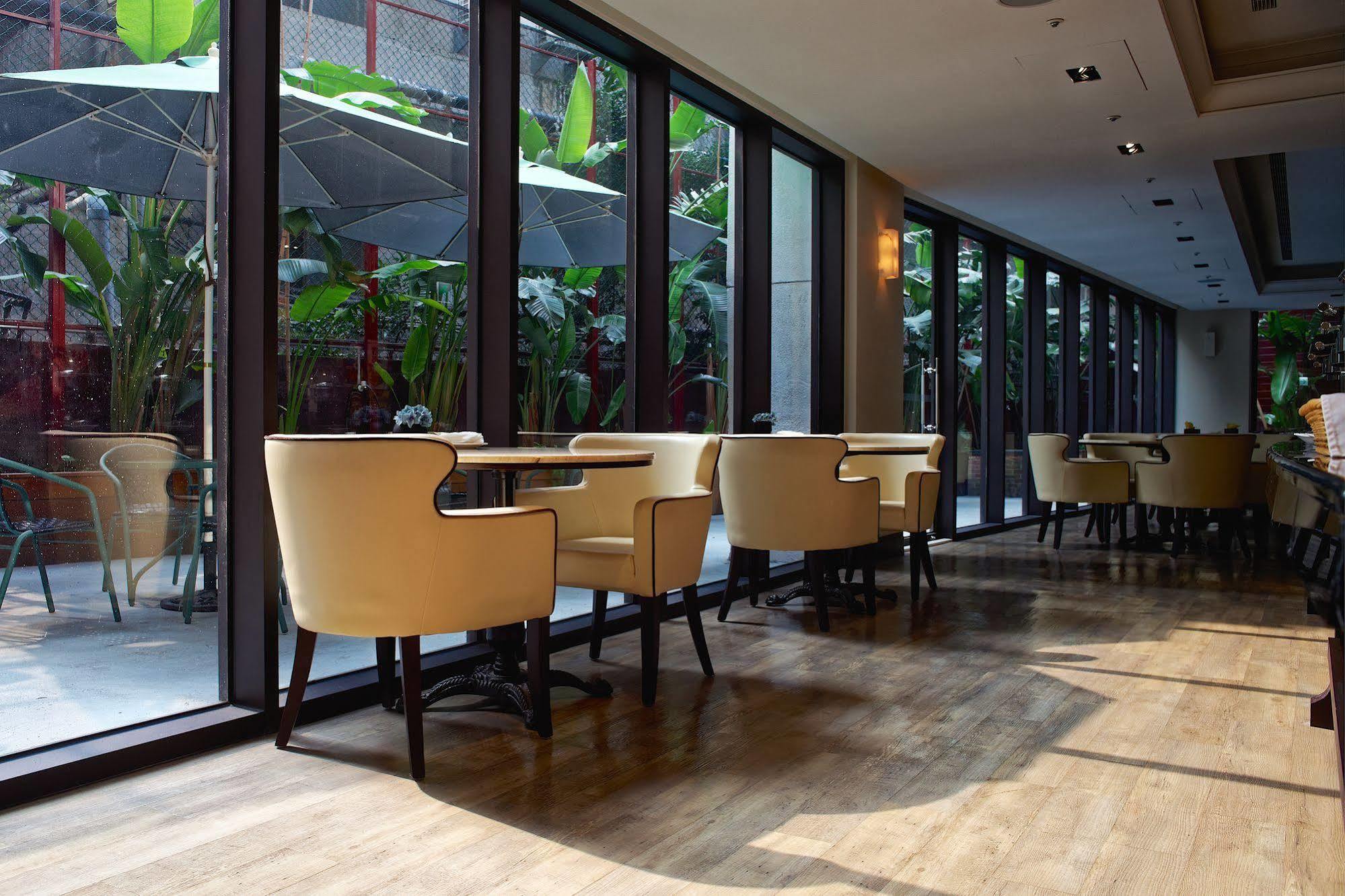 53 Hotel Taichung Exterior photo