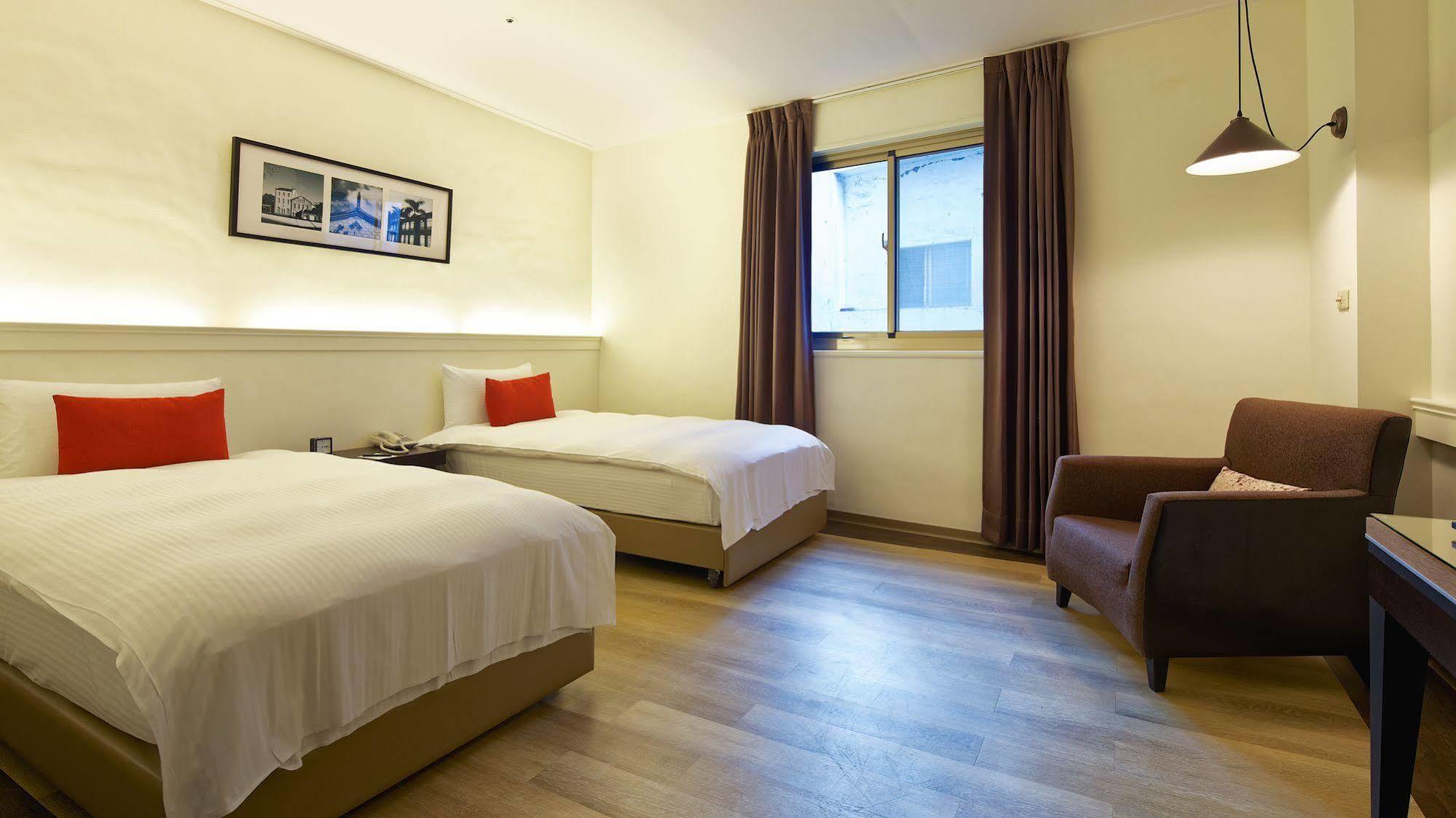 53 Hotel Taichung Exterior photo