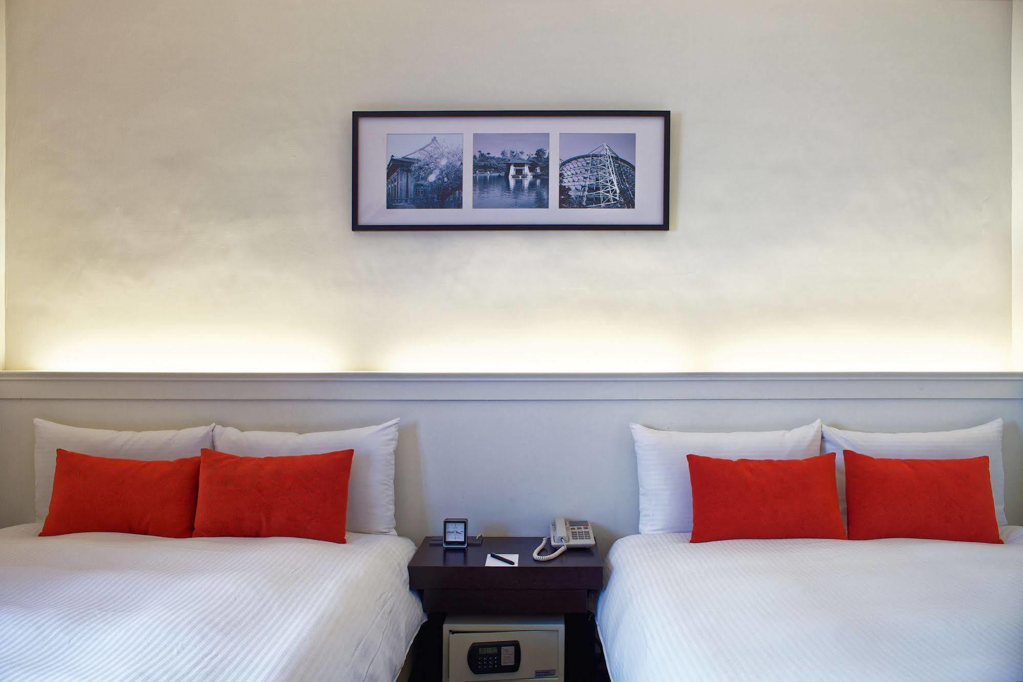 53 Hotel Taichung Exterior photo